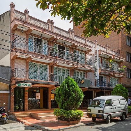 Hotel Boutique Laureles Home - Ayenda 1258 (Adults Only) Меделин Екстериор снимка