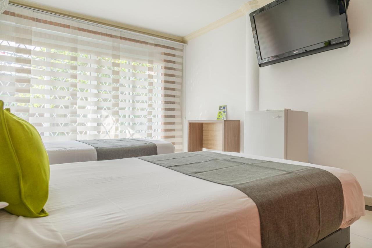 Hotel Boutique Laureles Home - Ayenda 1258 (Adults Only) Меделин Екстериор снимка