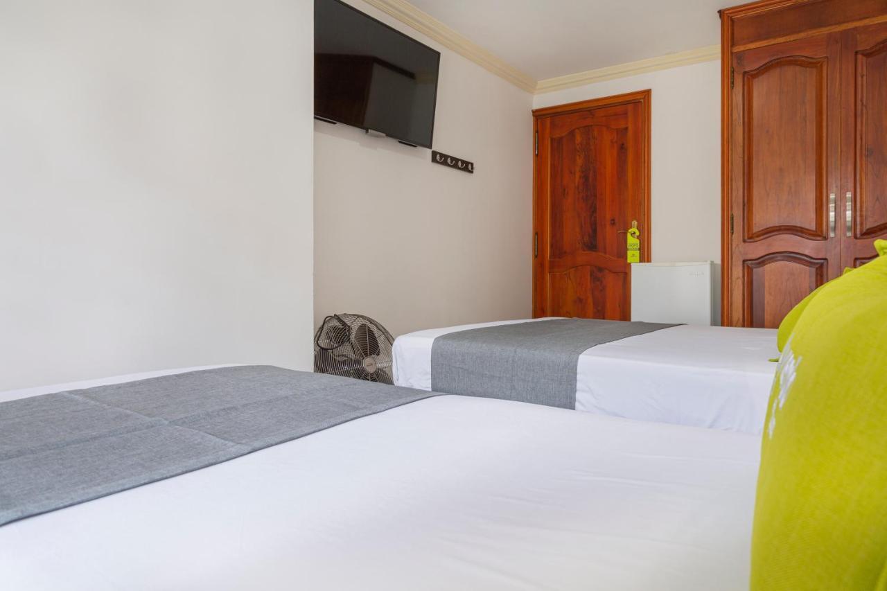 Hotel Boutique Laureles Home - Ayenda 1258 (Adults Only) Меделин Екстериор снимка