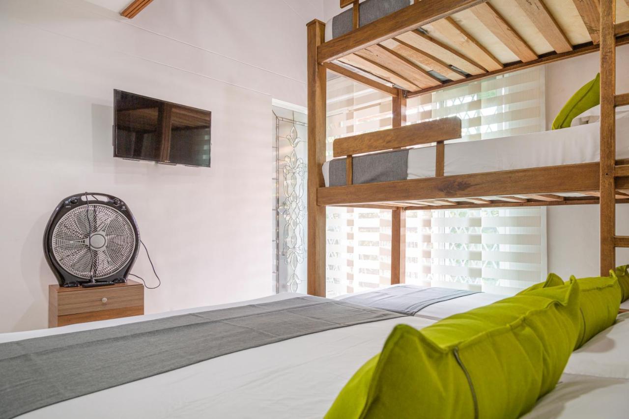 Hotel Boutique Laureles Home - Ayenda 1258 (Adults Only) Меделин Екстериор снимка
