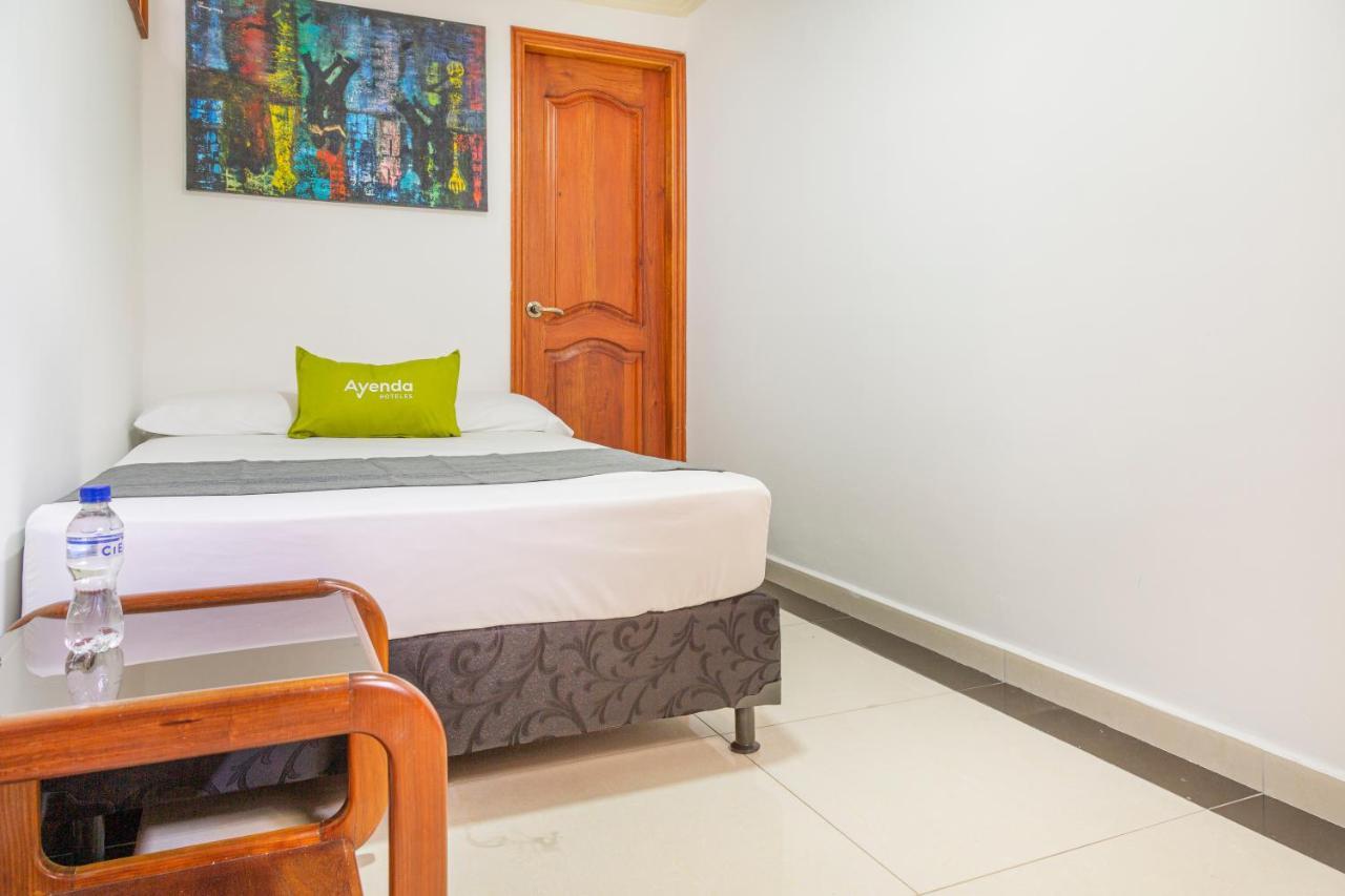 Hotel Boutique Laureles Home - Ayenda 1258 (Adults Only) Меделин Екстериор снимка