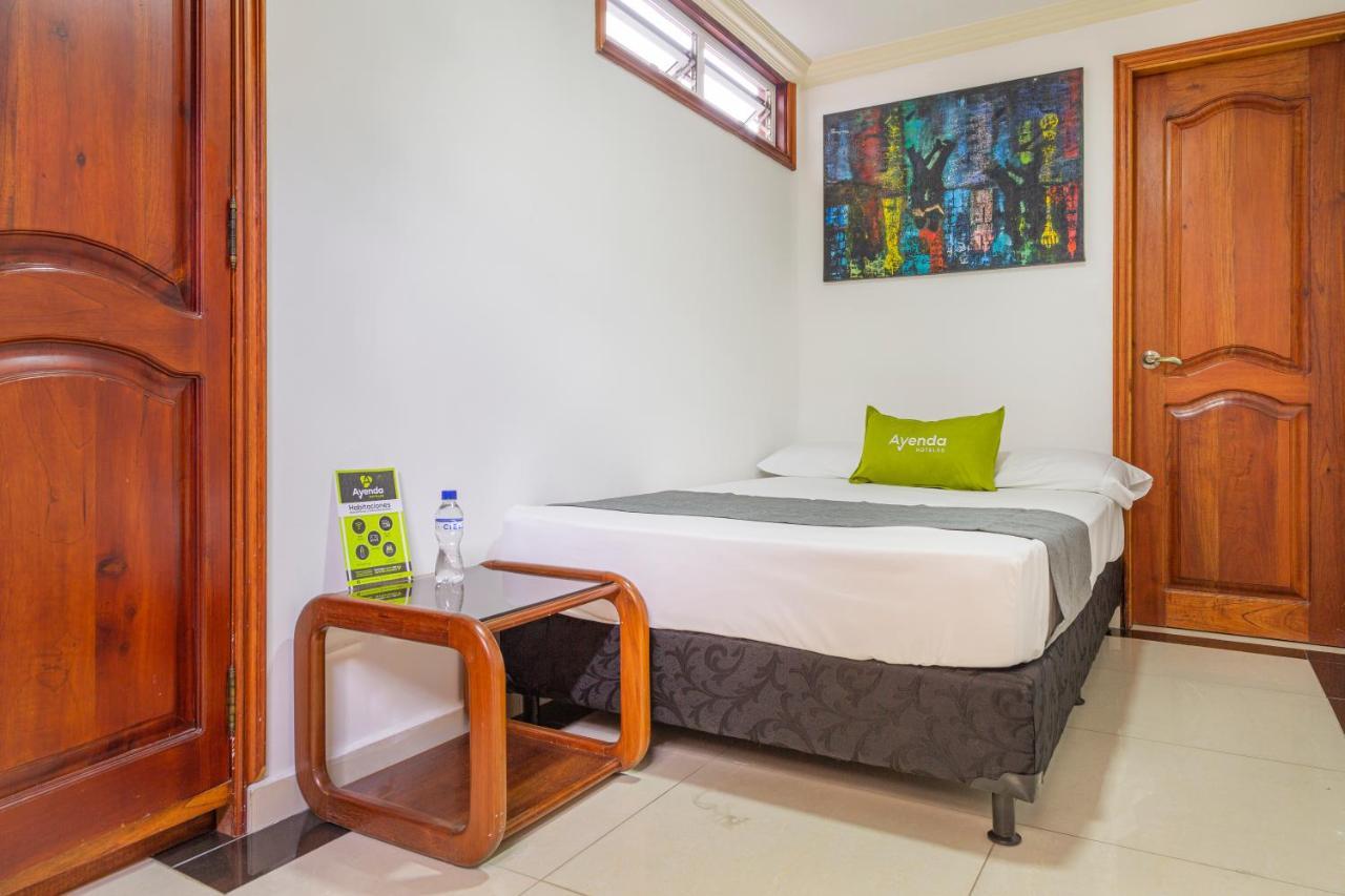 Hotel Boutique Laureles Home - Ayenda 1258 (Adults Only) Меделин Екстериор снимка